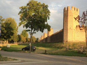 49. Muur Montagnana bij avondlicht